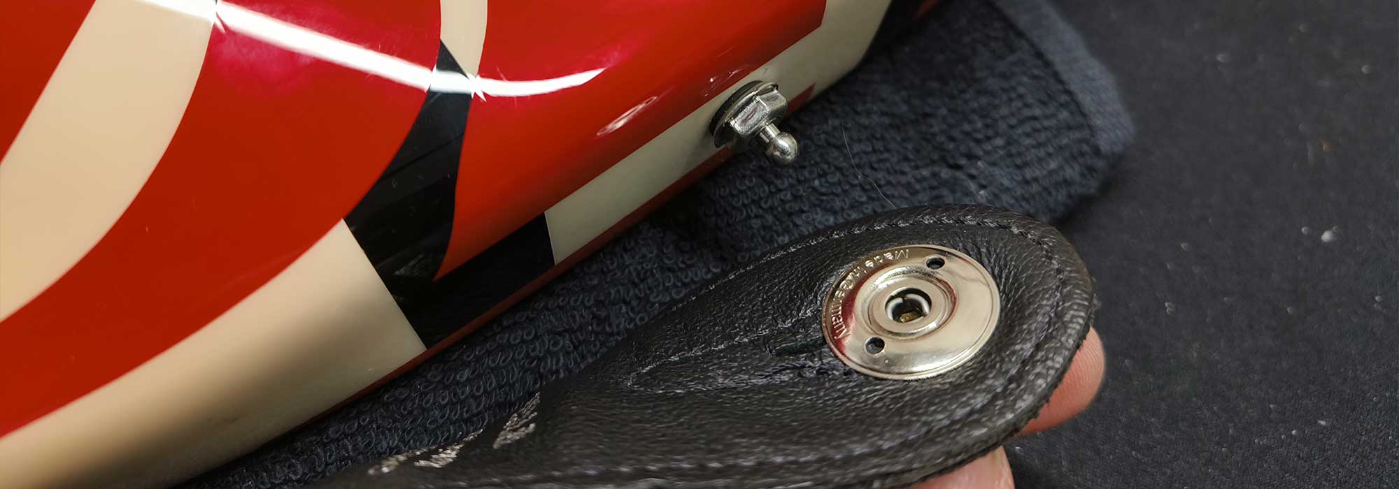 Hoe bevestig ik straplocks op mijn gitaar?