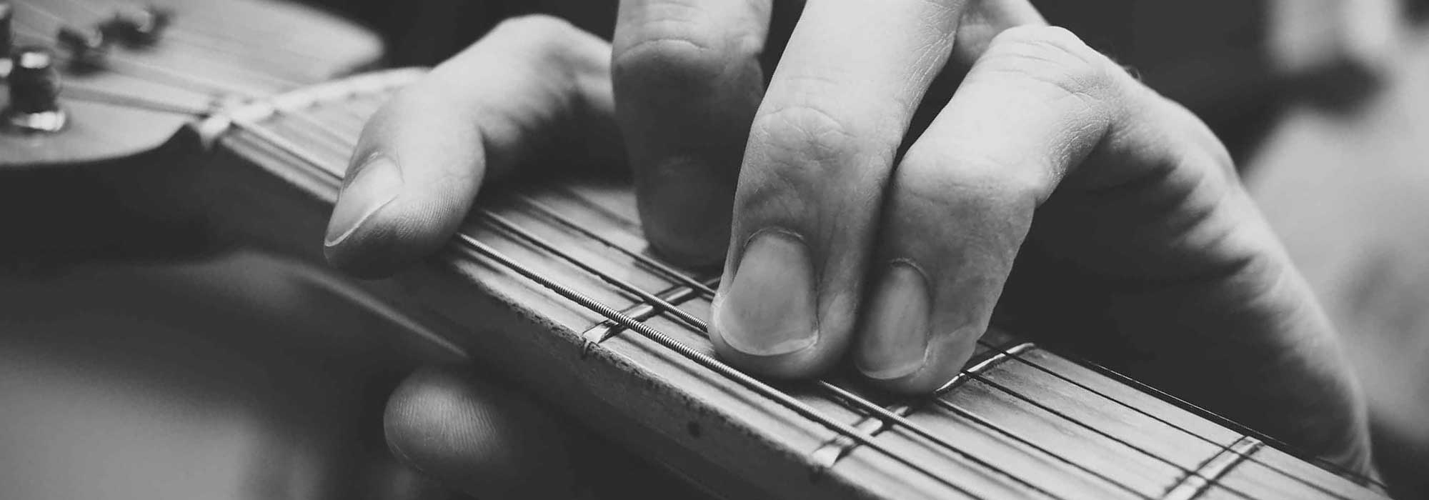 Pijnlijke vingers bij gitaar spelen